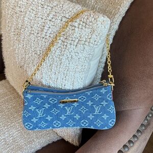 Dh gate fashion bag


Denim Monogram Pouch with Gold Chain